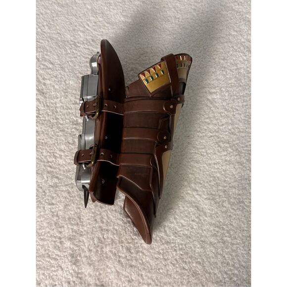 ASSASSIN'S CREED ORIGINS ASSASSIN'S BRACER WITH HIDDEN BLADE TOY UBISOFT COSPLAY - Picture 3 of 14